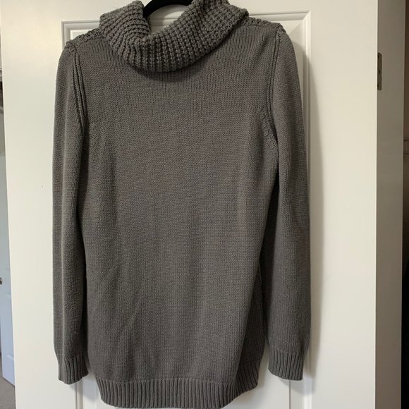 Forever 21 Turtleneck Sweater - Picture 2 of 3